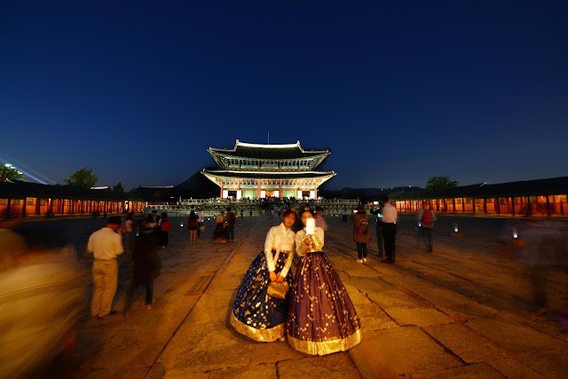 Gyeongbokgung Palace Night View: Women in Hanbok
