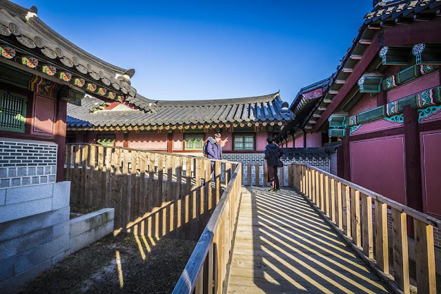 The way from Anguk Station to Changdeokgung Palace